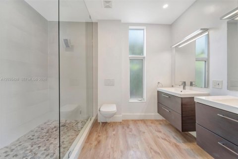 Casa en venta en Miami Beach, Florida, 4 dormitorios, 323.02 m2 № 2178623 - foto 17