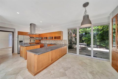 Casa en venta en Miami Beach, Florida, 4 dormitorios, 323.02 m2 № 2178623 - foto 8