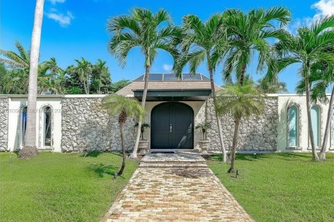 Casa en venta en Miami Beach, Florida, 4 dormitorios, 323.02 m2 № 2178623 - foto 24