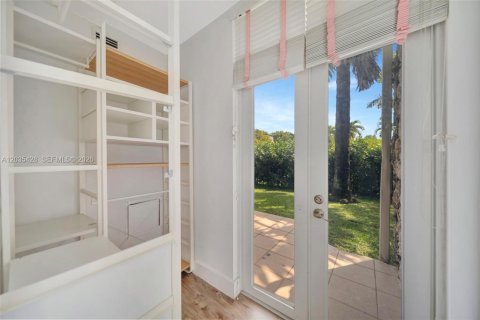 Casa en venta en Miami Beach, Florida, 4 dormitorios, 323.02 m2 № 2178623 - foto 19