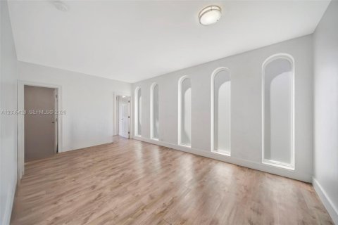 Casa en venta en Miami Beach, Florida, 4 dormitorios, 323.02 m2 № 2178623 - foto 18