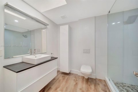 Casa en venta en Miami Beach, Florida, 4 dormitorios, 323.02 m2 № 2178623 - foto 22