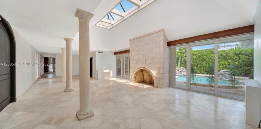 Casa en Miami Beach, Florida 4 dormitorios, 323.02 m2 № 2178623