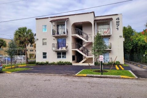 Immobilier commercial à vendre à Miami, Floride № 1966843 - photo 1