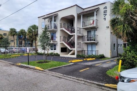 Immobilier commercial à vendre à Miami, Floride № 1966843 - photo 2