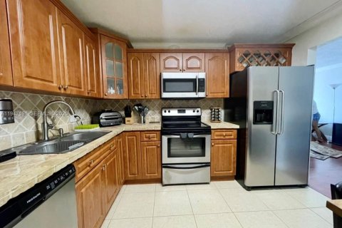 Снять в аренду кондоминиум в Авентура, Флорида 2 спальни, 113.34м2, № 2003482 - фото 17