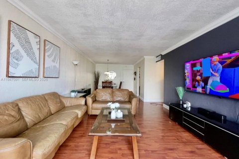 Снять в аренду кондоминиум в Авентура, Флорида 2 спальни, 113.34м2, № 2003482 - фото 2