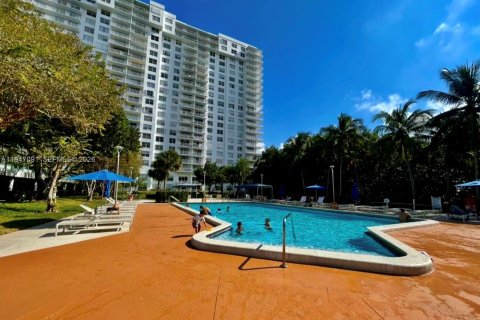 Снять в аренду кондоминиум в Авентура, Флорида 2 спальни, 113.34м2, № 2003482 - фото 29