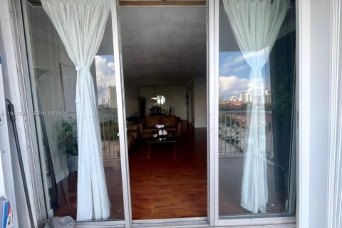 Снять в аренду кондоминиум в Авентура, Флорида 2 спальни, 113.34м2, № 2003482 - фото 19