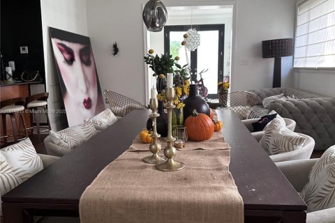 Casa en venta en Miami, Florida, 3 dormitorios, 176.7 m2 № 1977564 - foto 6