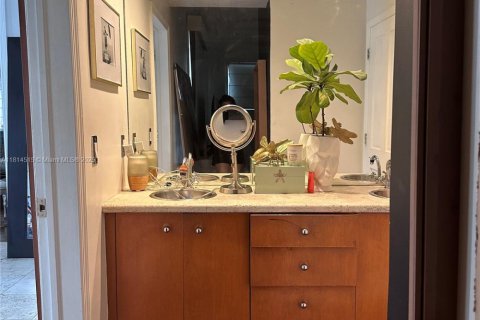 Casa en venta en Miami, Florida, 3 dormitorios, 176.7 m2 № 1977564 - foto 9