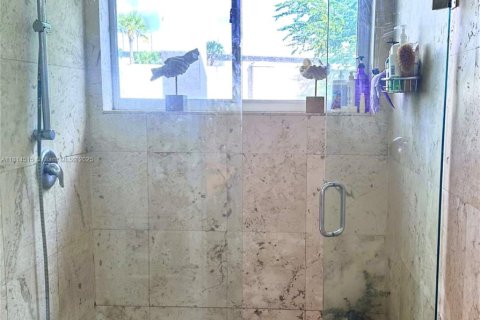 Casa en venta en Miami, Florida, 3 dormitorios, 176.7 m2 № 1977564 - foto 10