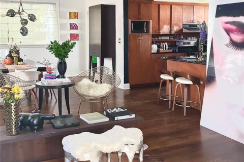 Casa en venta en Miami, Florida, 3 dormitorios, 176.7 m2 № 1977564 - foto 3