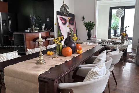 Casa en venta en Miami, Florida, 3 dormitorios, 176.7 m2 № 1977564 - foto 5