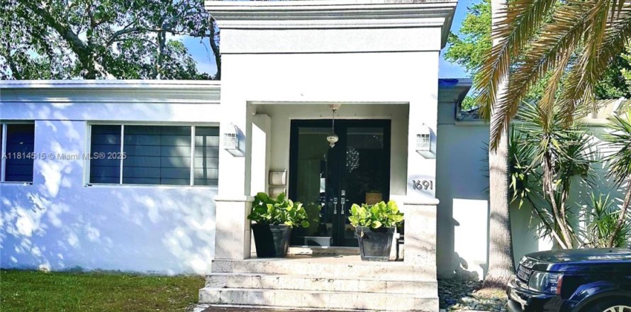 Casa en Miami, Florida 3 dormitorios, 176.7 m2 № 1977564