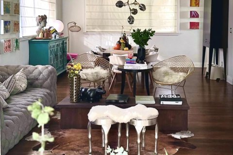 Casa en venta en Miami, Florida, 3 dormitorios, 176.7 m2 № 1977564 - foto 2