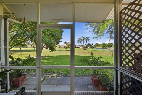 Купить виллу или дом в Тамарак, Флорида 2 спальни, 112.97м2, № 2043070 - фото 18