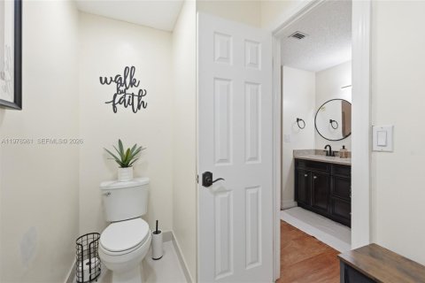 Купить виллу или дом в Тамарак, Флорида 2 спальни, 112.97м2, № 2043070 - фото 24