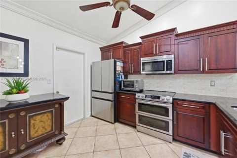 Купить виллу или дом в Тамарак, Флорида 2 спальни, 112.97м2, № 2043070 - фото 9