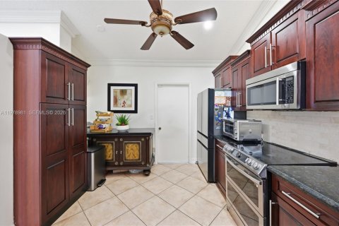 Купить виллу или дом в Тамарак, Флорида 2 спальни, 112.97м2, № 2043070 - фото 8