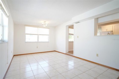 House in Saint Petersburg, Florida 3 bedrooms, 124.12 sq.m. № 1609130 - photo 7