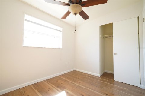 House in Saint Petersburg, Florida 3 bedrooms, 124.12 sq.m. № 1609130 - photo 12