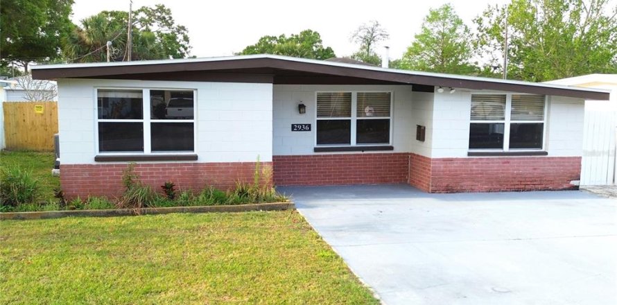 House in Saint Petersburg, Florida 3 bedrooms, 124.12 sq.m. № 1609130