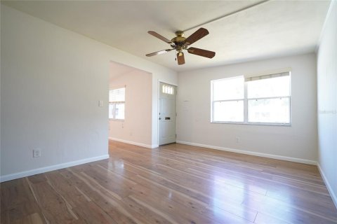 House in Saint Petersburg, Florida 3 bedrooms, 124.12 sq.m. № 1609130 - photo 15