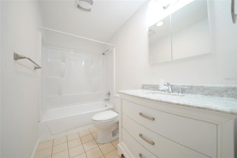 House in Saint Petersburg, Florida 3 bedrooms, 124.12 sq.m. № 1609130 - photo 11