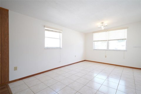 House in Saint Petersburg, Florida 3 bedrooms, 124.12 sq.m. № 1609130 - photo 8