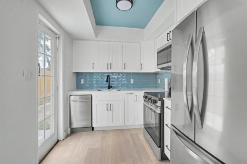 Casa en Oakland Park, Florida 2 dormitorios, 81.75 m2 № 2078560