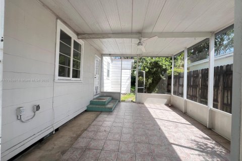 Villa ou maison à louer à Miami, Floride: 2 chambres, 140 m2 № 1668015 - photo 18
