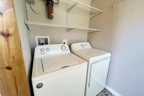 Villa ou maison à louer à Miami, Floride: 2 chambres, 140 m2 № 1668015 - photo 17