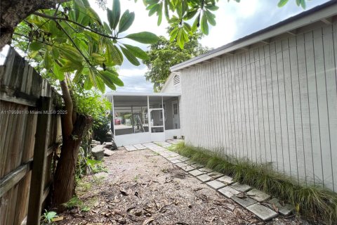 Villa ou maison à louer à Miami, Floride: 2 chambres, 140 m2 № 1668015 - photo 30