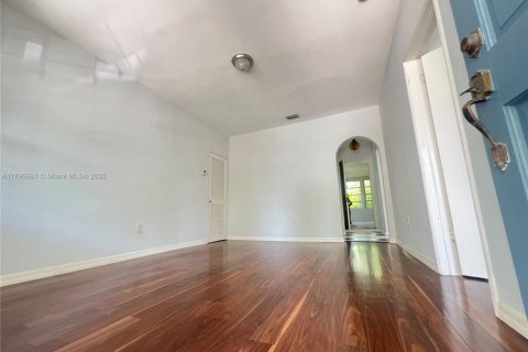 Villa ou maison à louer à Miami, Floride: 2 chambres, 140 m2 № 1668015 - photo 2