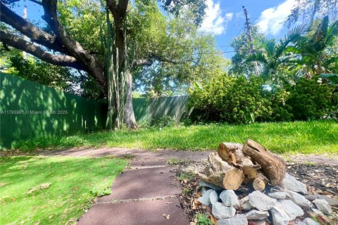 Villa ou maison à louer à Miami, Floride: 2 chambres, 140 m2 № 1668015 - photo 14