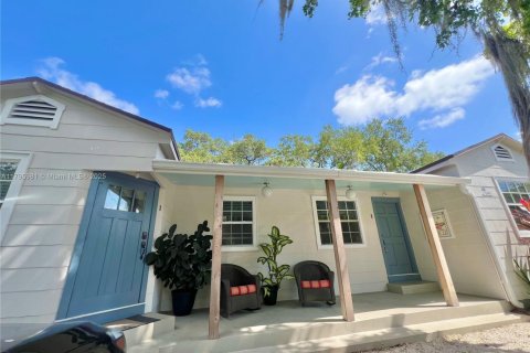 Villa ou maison à louer à Miami, Floride: 2 chambres, 140 m2 № 1668015 - photo 1