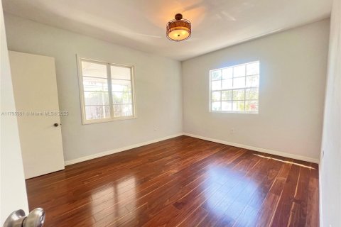 Villa ou maison à louer à Miami, Floride: 2 chambres, 140 m2 № 1668015 - photo 10