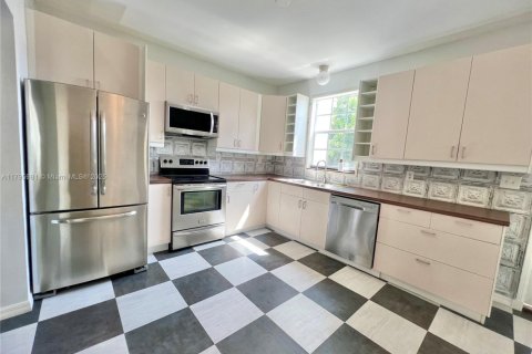 Villa ou maison à louer à Miami, Floride: 2 chambres, 140 m2 № 1668015 - photo 3