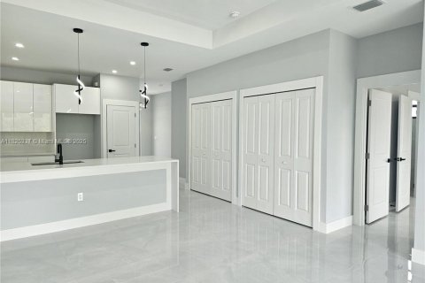 Duplex à louer à Lehigh Acres, Floride: 3 chambres, 111.48 m2 № 1792627 - photo 5