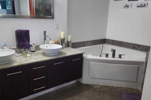 Condominio en venta en Aventura, Florida, 3 dormitorios, 128.02 m2 № 2035852 - foto 3