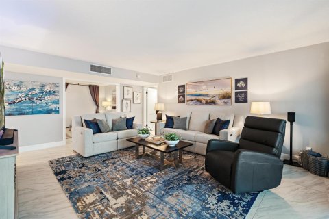 Condo in North Palm Beach, Florida, 2 bedrooms  № 2153675 - photo 16