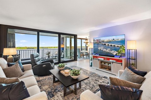 Condo in North Palm Beach, Florida, 2 bedrooms  № 2153675 - photo 13