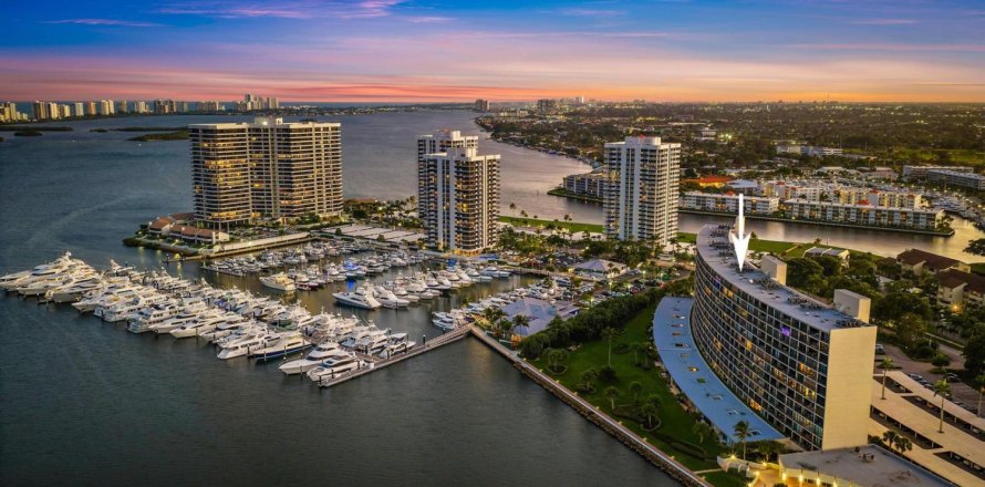 Condo in North Palm Beach, Florida, 2 bedrooms  № 2153675