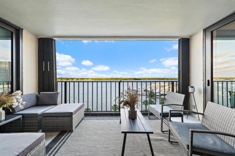 Condo in North Palm Beach, Florida, 2 bedrooms  № 2153675 - photo 12