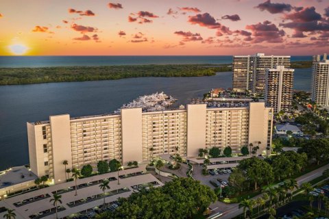Condo in North Palm Beach, Florida, 2 bedrooms  № 2153675 - photo 3