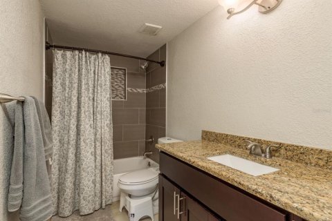 House in Largo, Florida 3 bedrooms, 116.87 sq.m. № 1771990 - photo 18