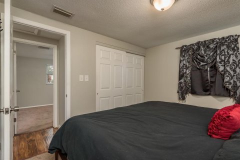 House in Largo, Florida 3 bedrooms, 116.87 sq.m. № 1771990 - photo 17