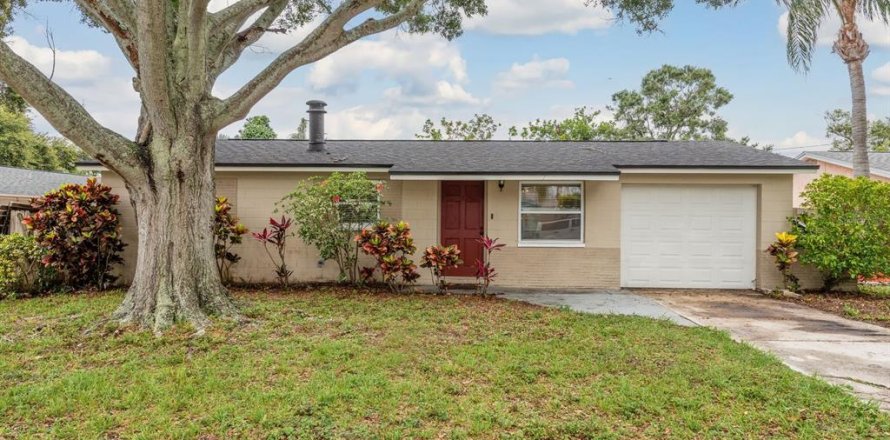 House in Largo, Florida 3 bedrooms, 116.87 sq.m. № 1771990