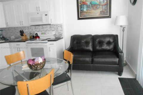 Copropriété à louer à Miami Beach, Floride: 1 chambre, 51.1 m2 № 2085258 - photo 6